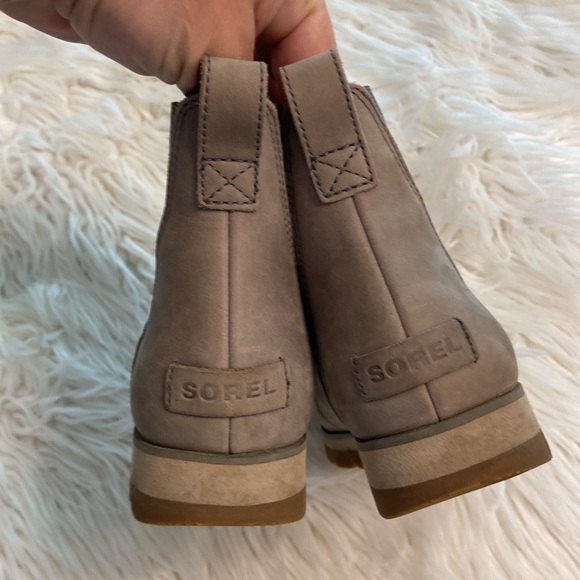 SOREL Boots size 8.5 color gray/silver excellent condition see all photos - Picture 2 of 16